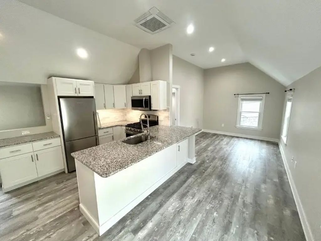 32 Jefferson St #1, Cambridge