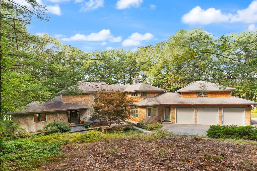 42 Great Pond Drive, Boxford