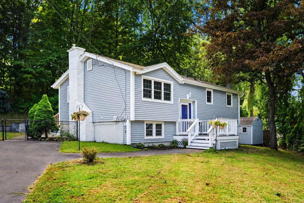 15 Sharyn Circle, Lowell