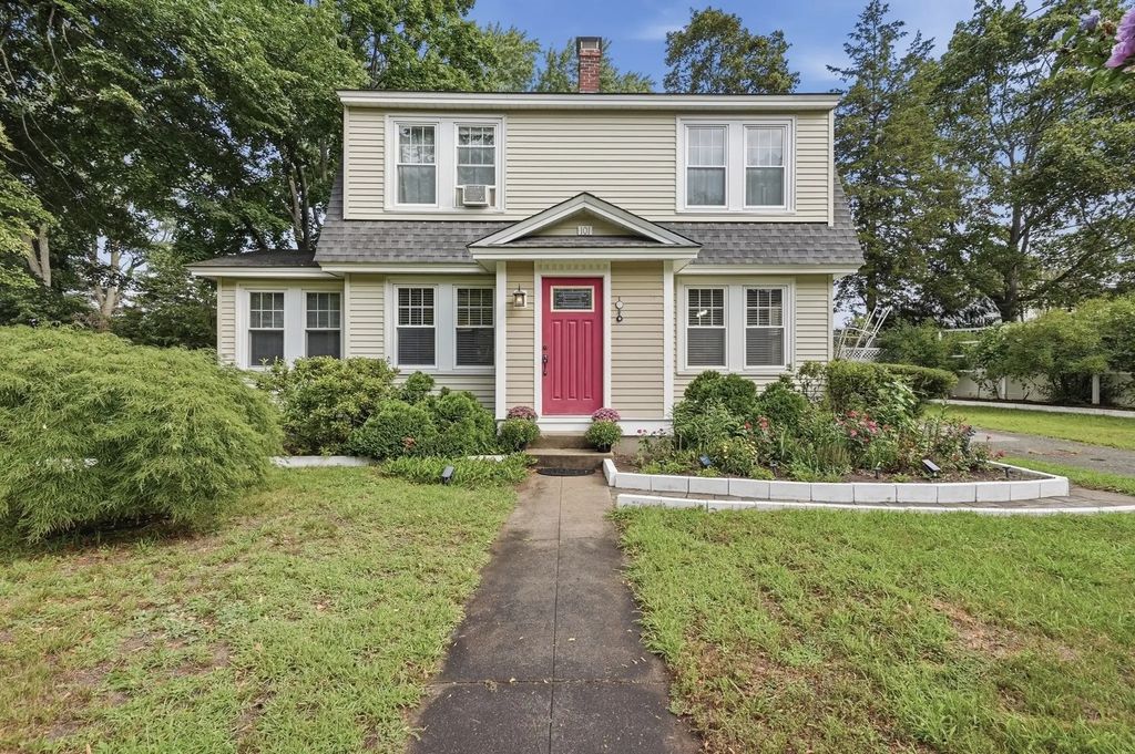 101 Pleasant St, Tewksbury