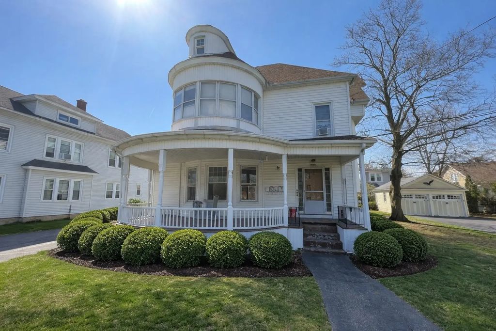 1825 Northampton Street, Holyoke