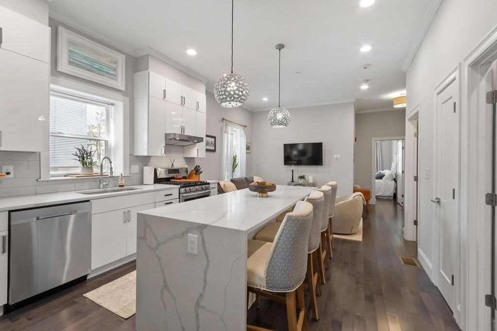301 Saratoga Street #1, Boston