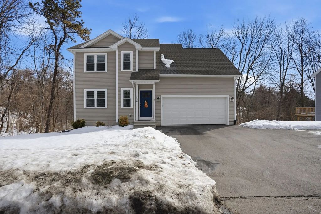 626 Sheridan St, Chicopee