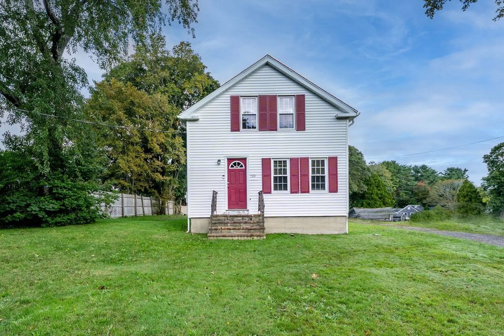 562 Waquoit Hwy, Falmouth