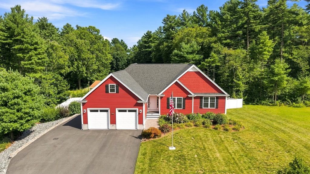 59 Waterford Cir, Dighton