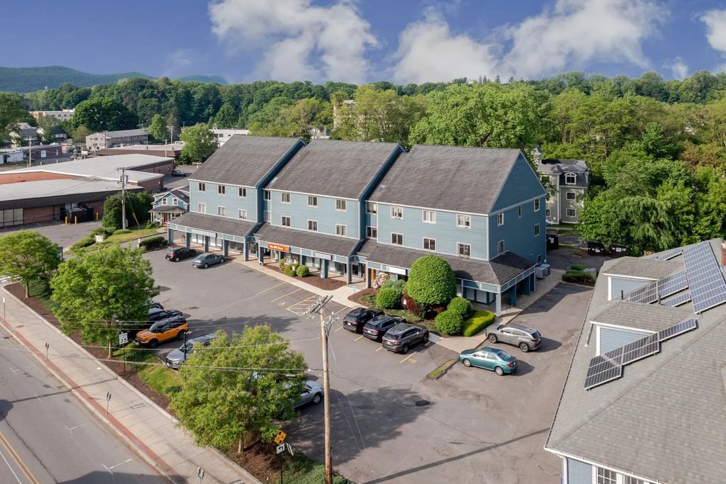 351 Pleasant St #9, Northampton