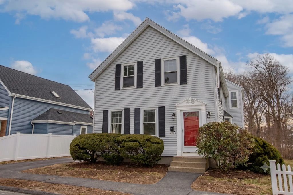 49 Greenhood St, Dedham