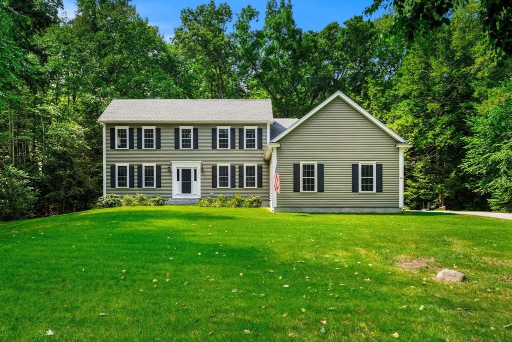 14 Village Rd, Pepperell