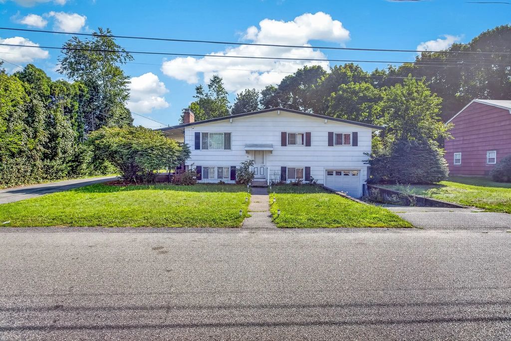 19 Oak Ridge Dr E, Brockton
