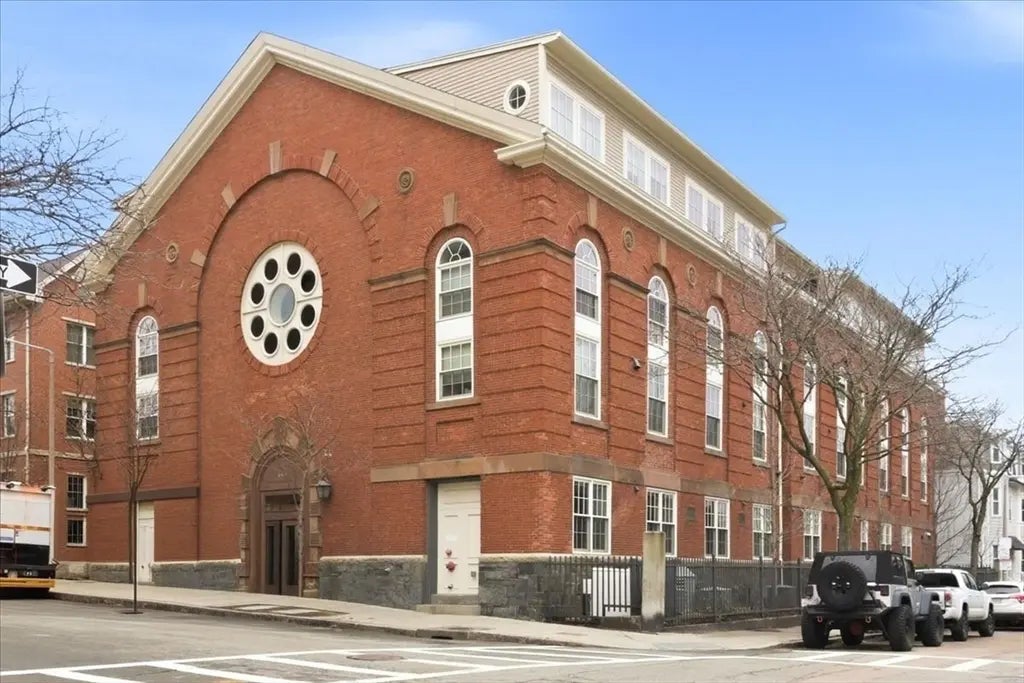 616 E 4th St #304, Boston