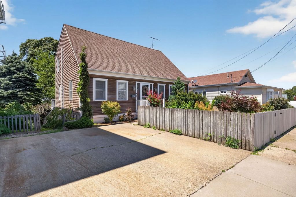55 Irving St, Fall River