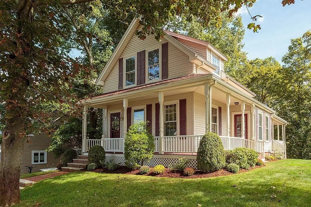 4 Highland Ave, Stoneham