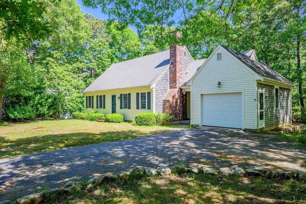20 Bray Farm Rd S, Yarmouth