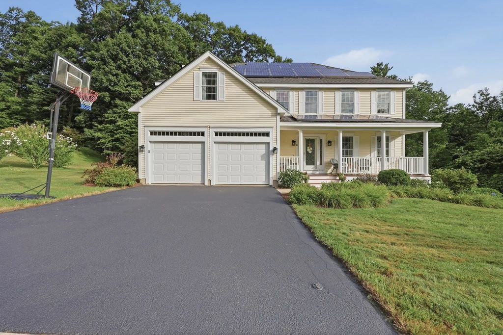 21 Olde Taverne Ln, Amesbury
