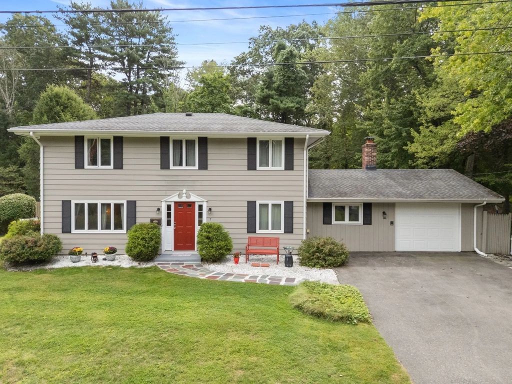 7 Lamphere Cir, Framingham