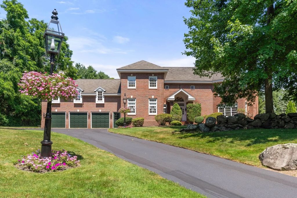16 Longmeadow Rd, Milton