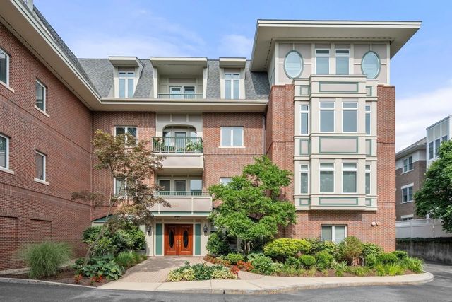 630 Hammond St #104, Brookline