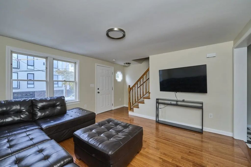 9 Wrentham St #9, Boston
