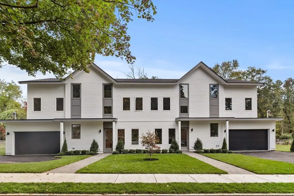 82 Louise Rd #82, Newton