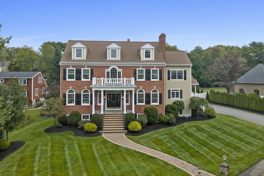 2 Hampton Court, Lynnfield