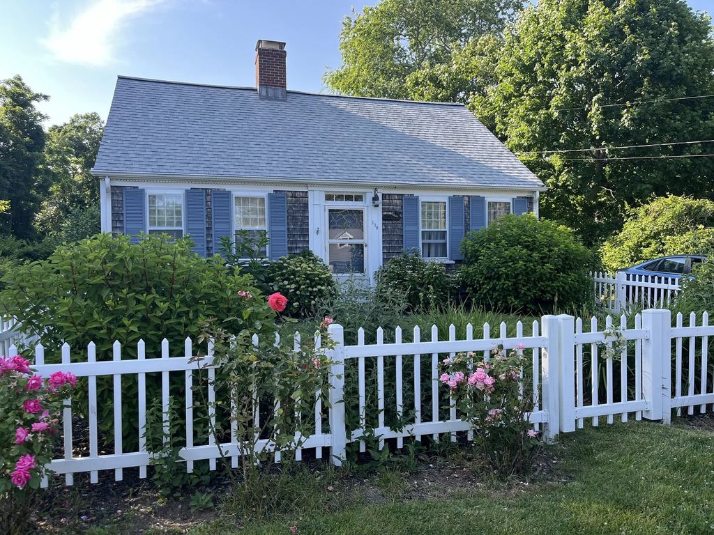 170 Lakeview Ave, Falmouth