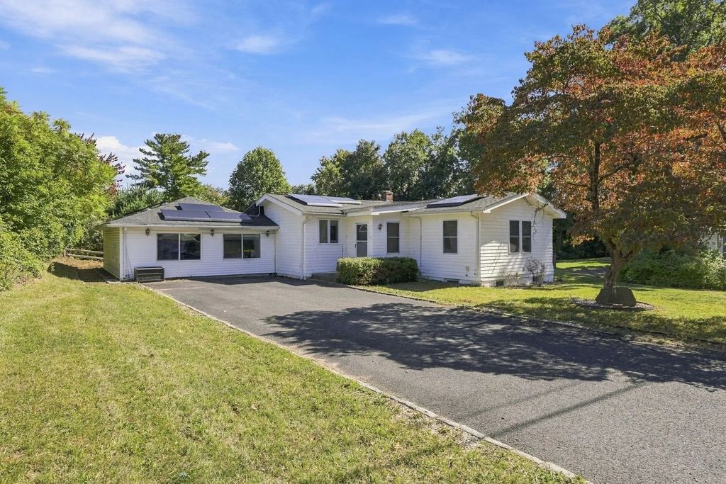 16 Oak St, Southwick