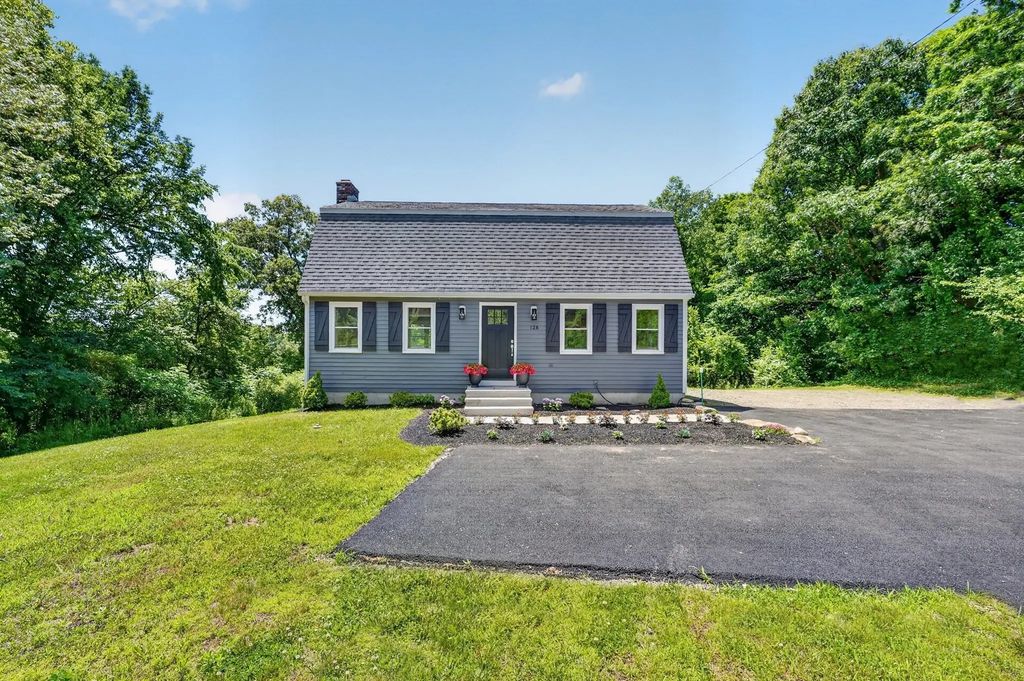 128 Providence Rd, Grafton