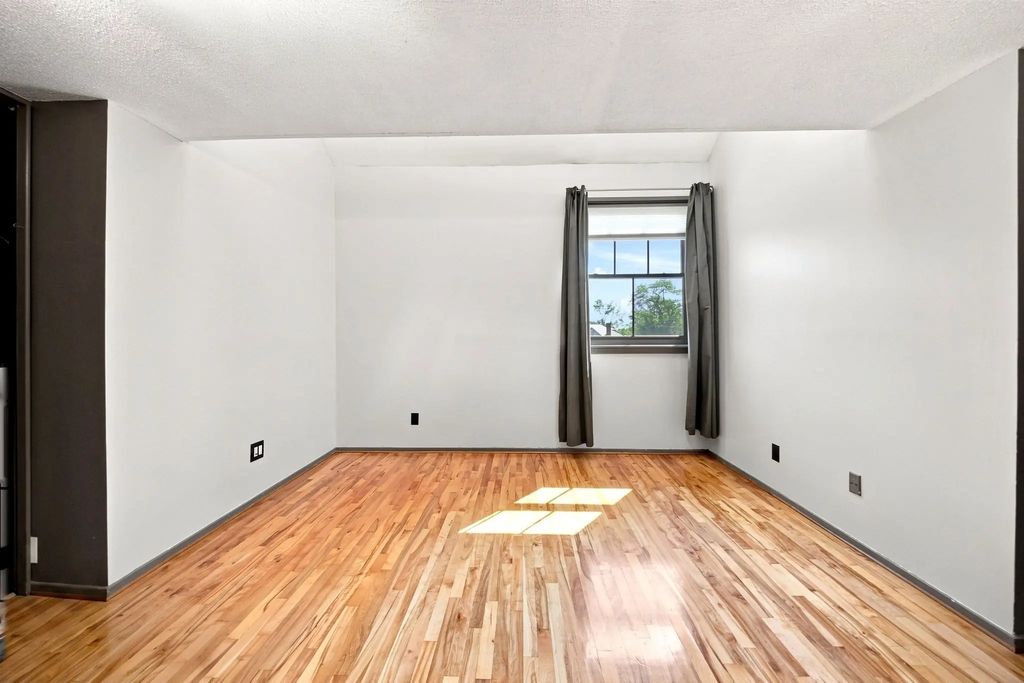 51 Pettee St #47, Newton