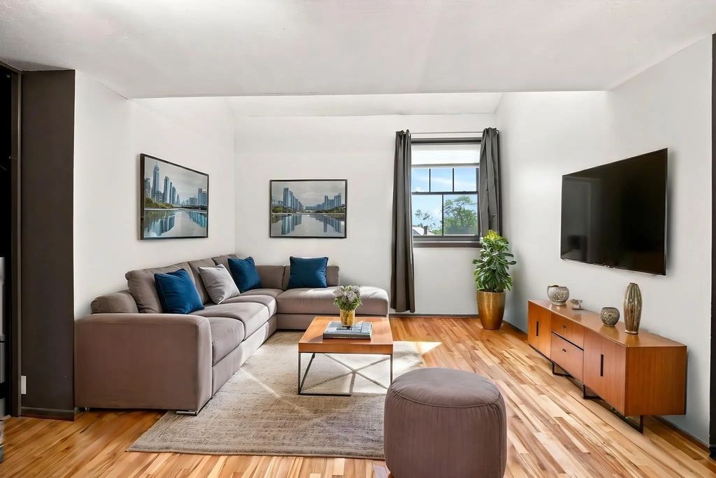 51 Pettee St #47, Newton