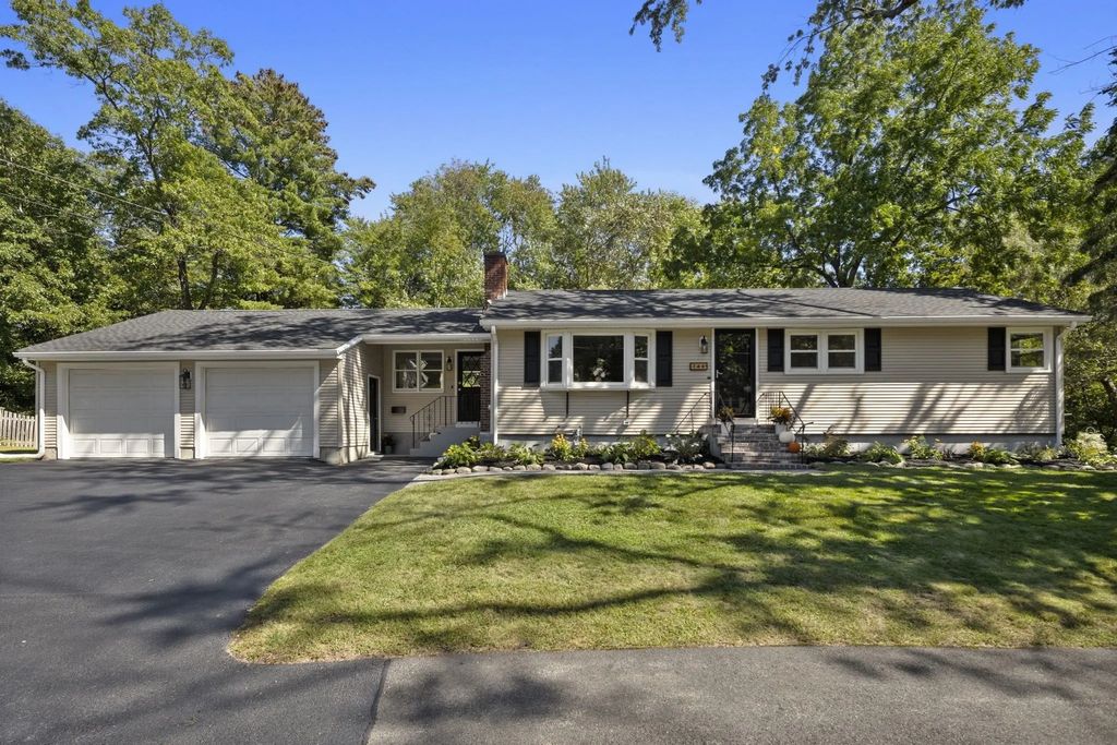 146 Helen Dr, Marlborough