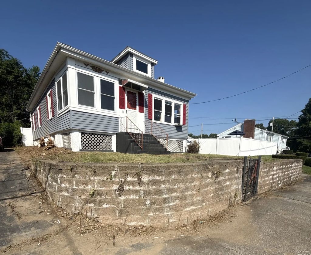 12 Roosevelt Ave, North Attleboro