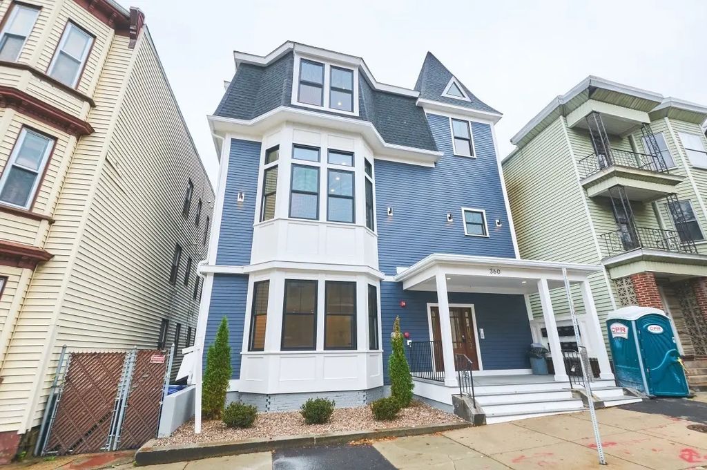 360 Meridian St #5, Boston
