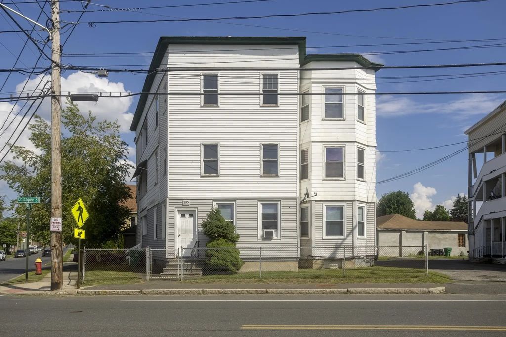 583 Chicopee St, Chicopee