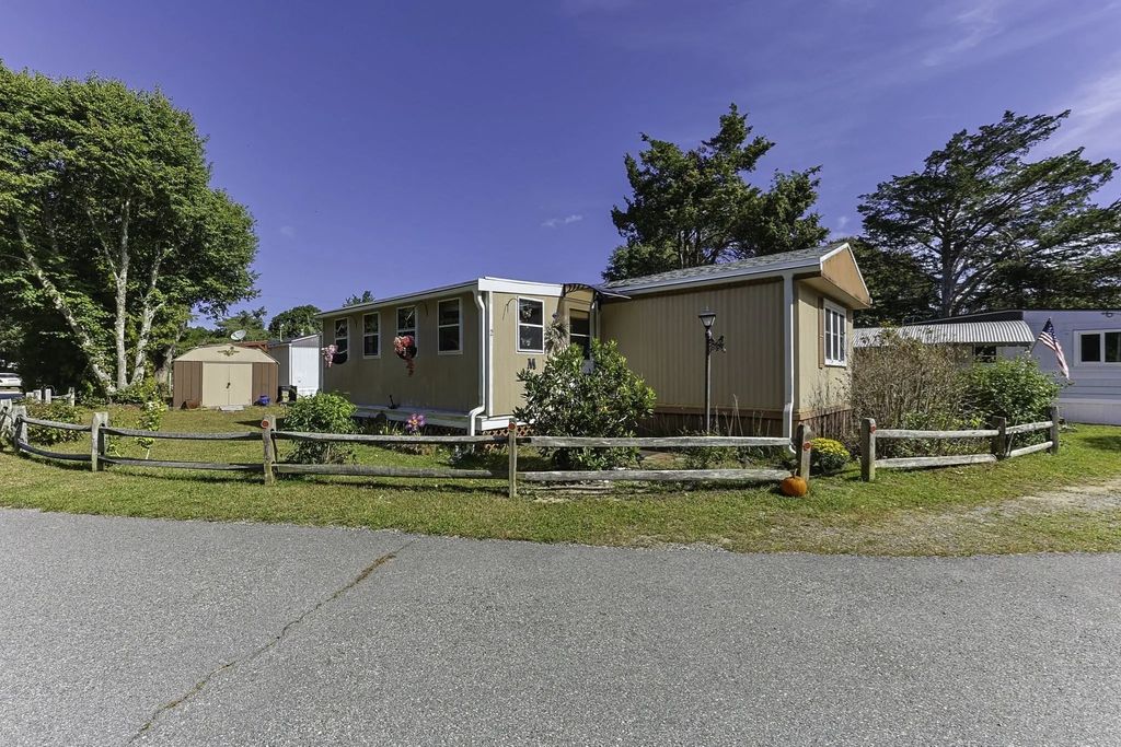 2 5th Ave #2, Bourne