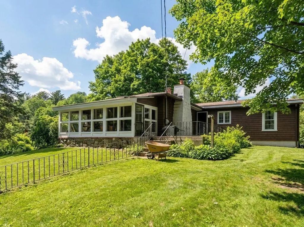 115 Kennedy Rd, Stoughton