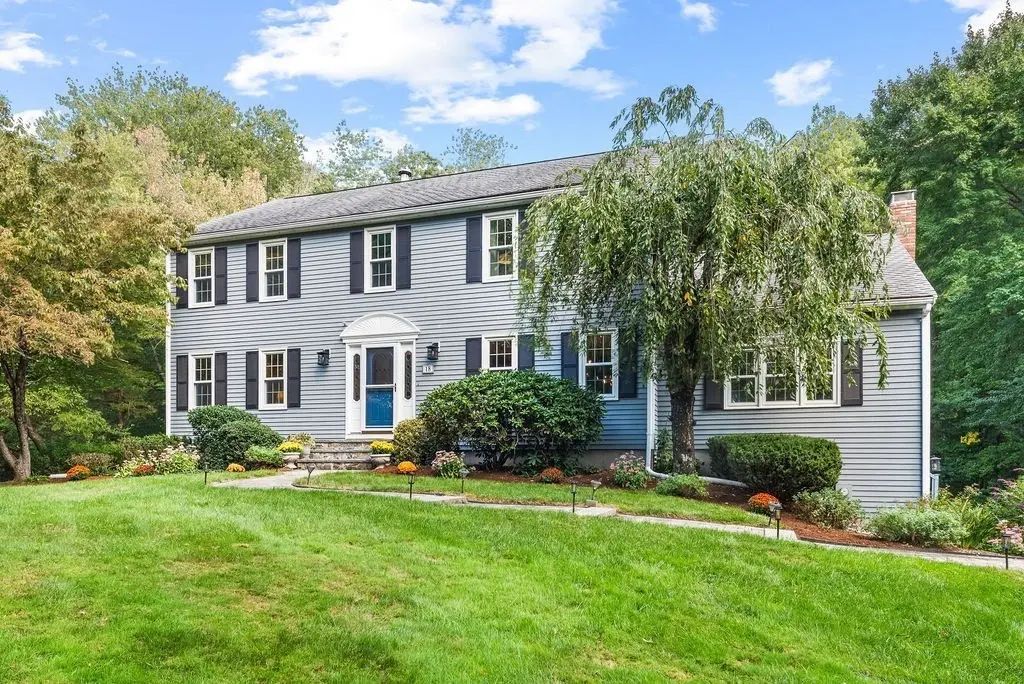 18 Fredric Ln, Mansfield