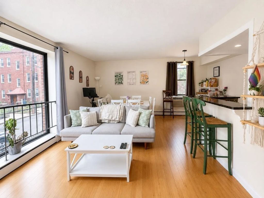 31 Harris #102, Brookline
