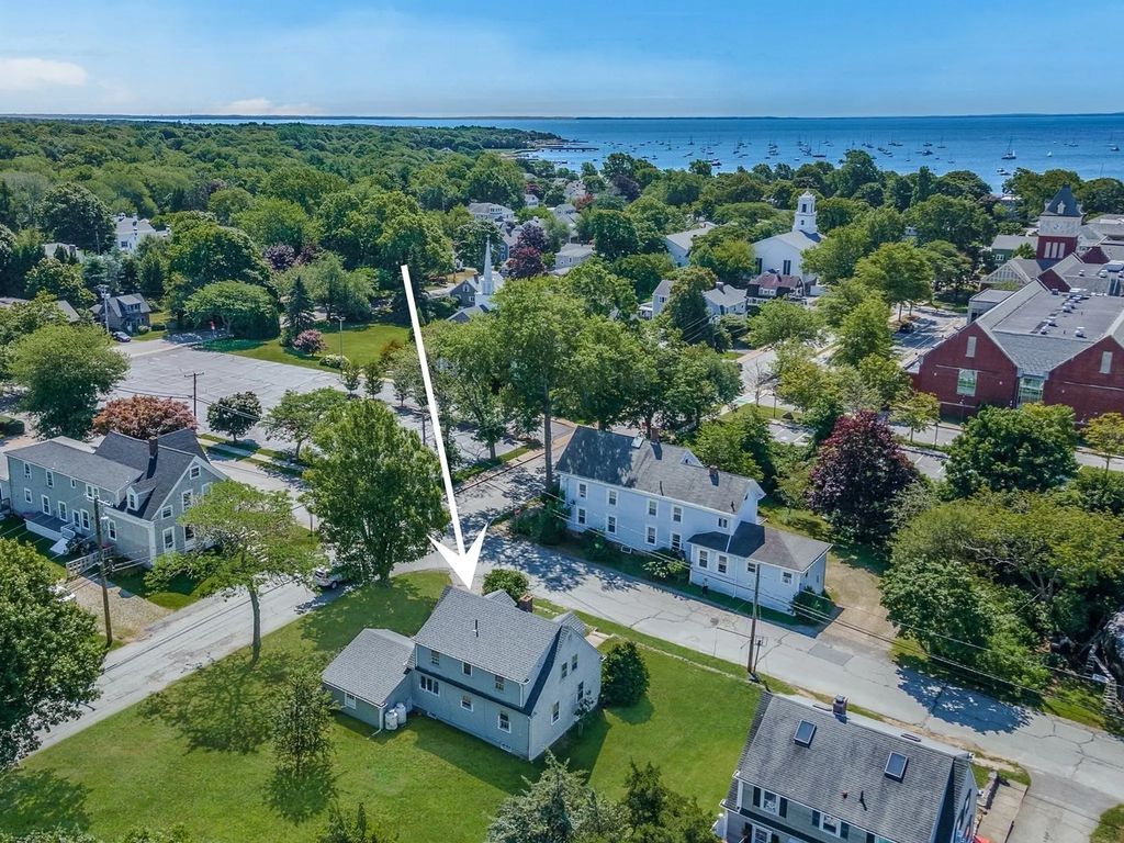 23 Hammond St, Mattapoisett