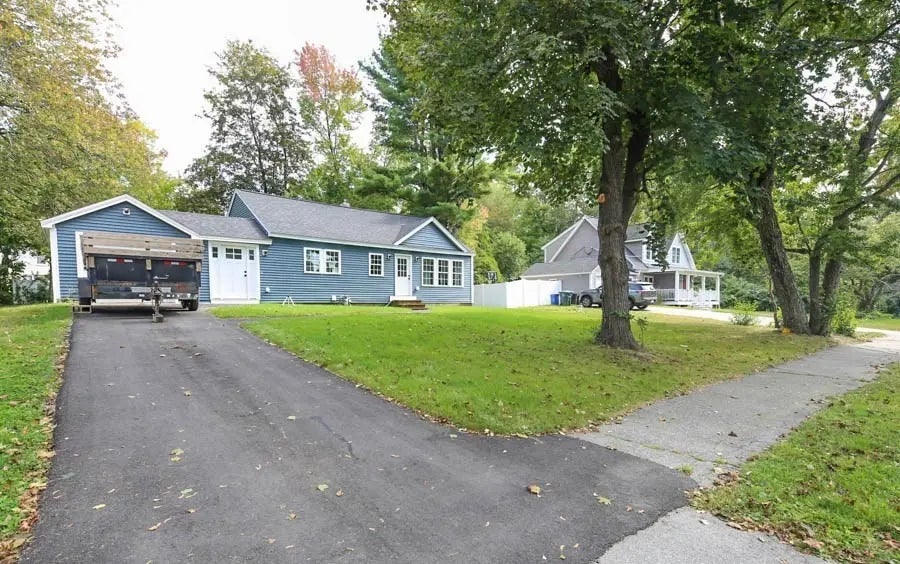 416 Waverley Rd, North Andover