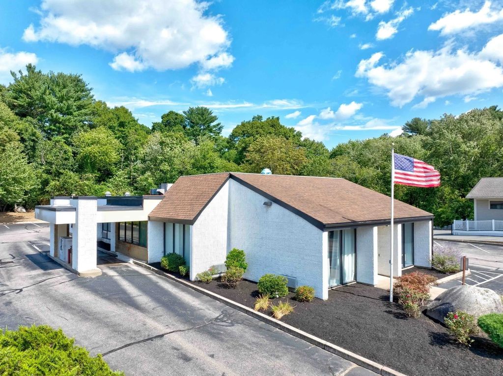 37 Whiting St, Hingham
