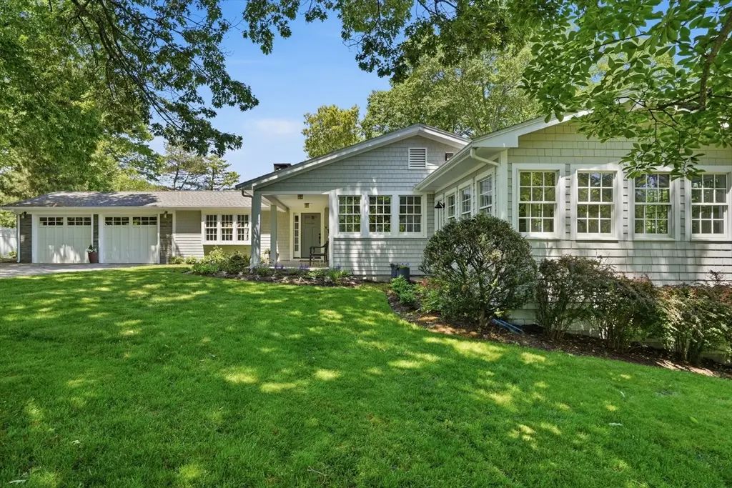 10 Boulder Glen Rd, Hingham