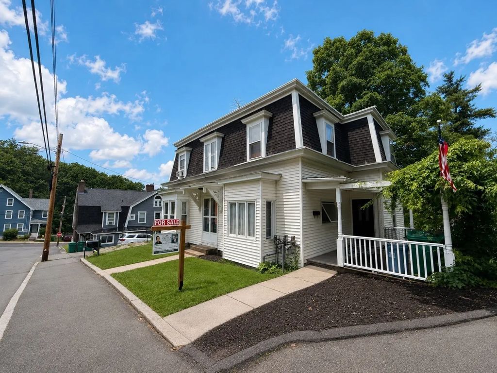 8 Hawes St, Fitchburg