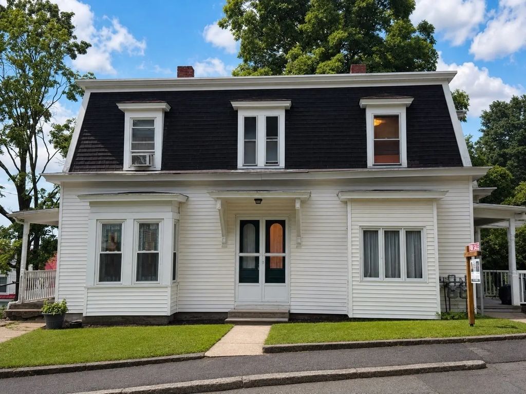 8 Hawes St, Fitchburg