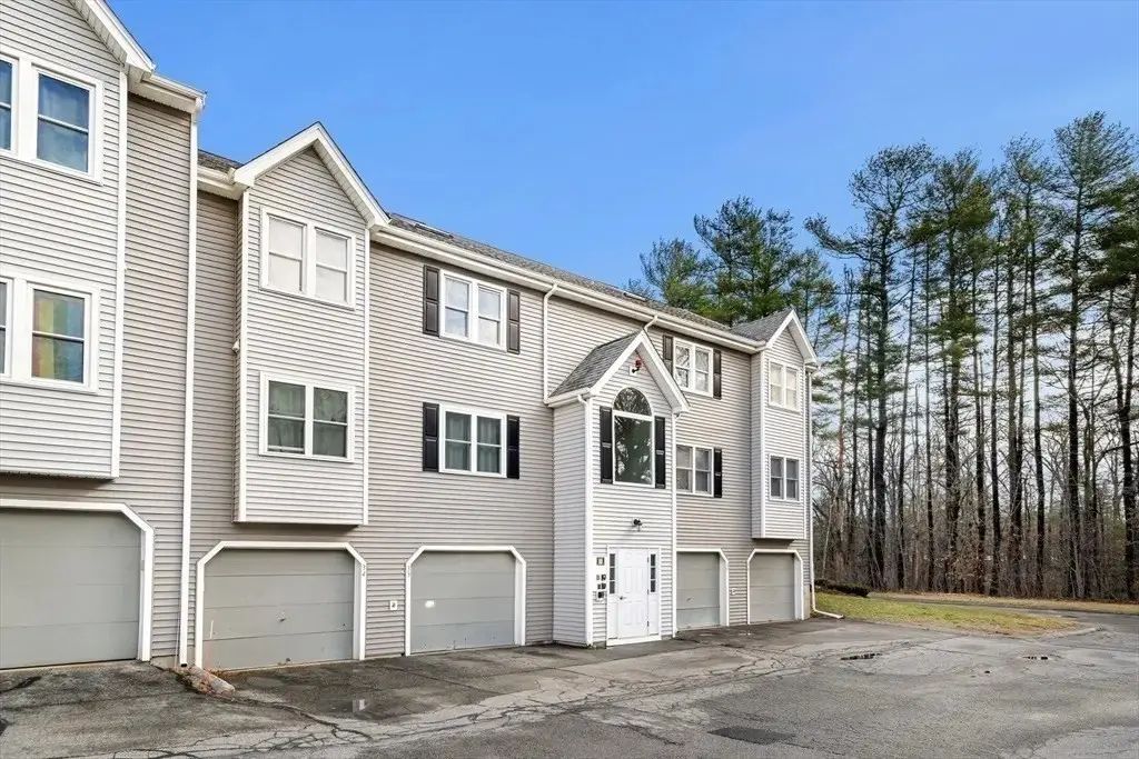 74 Tennis Plaza Rd #31, Dracut