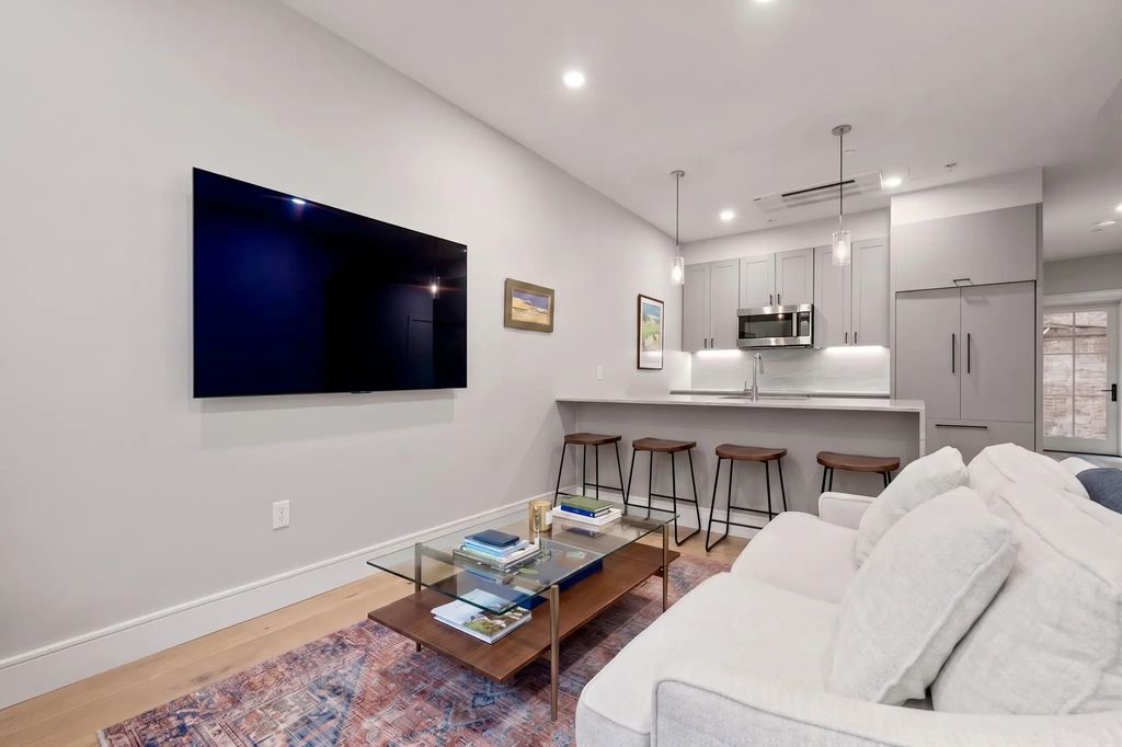 471 Hanover St #2, Boston