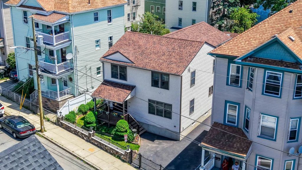 115 Almy St, Fall River