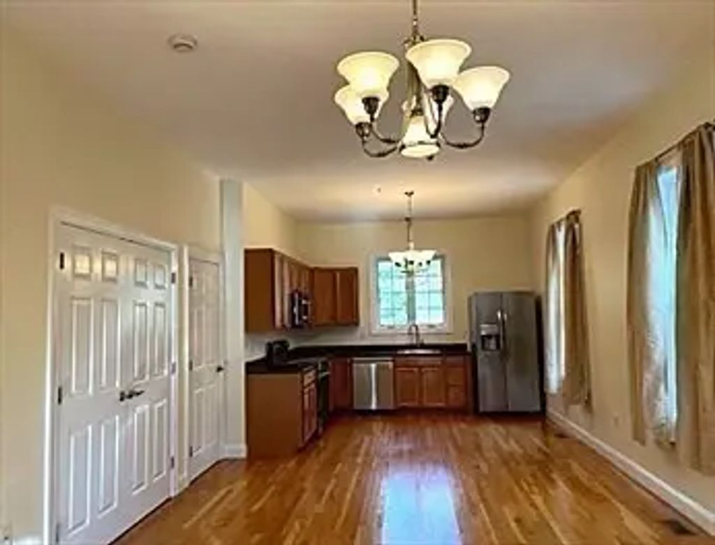 207 John Scott Blvd #b, Norton