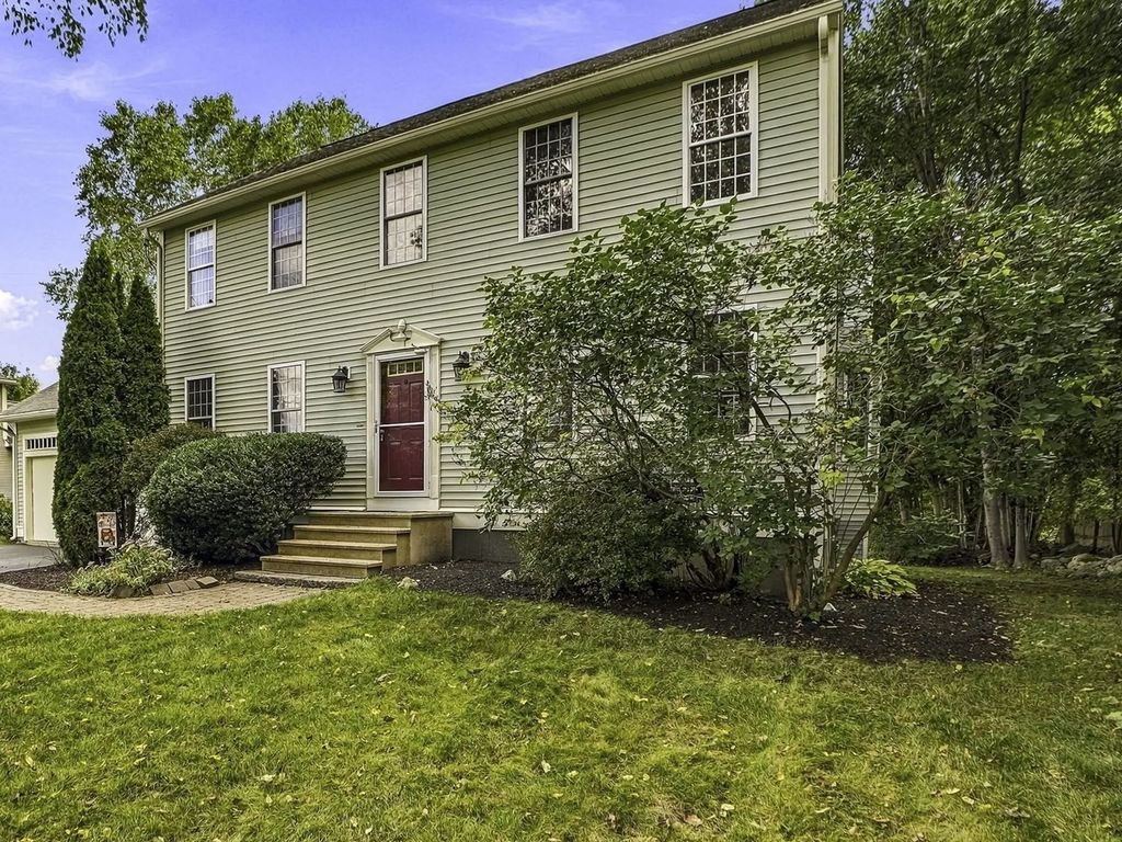21 Lyons Rd, Dudley