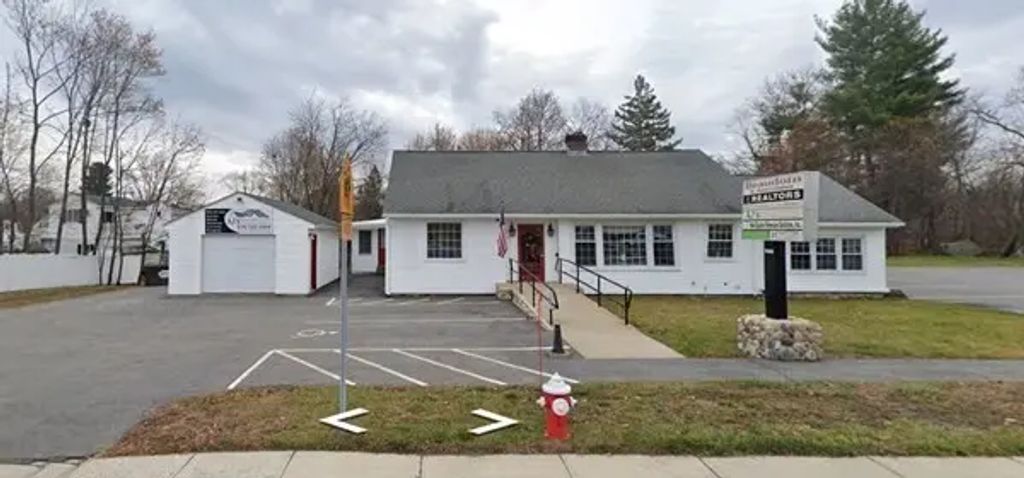 1565 Lakeview Avenue #101, Dracut