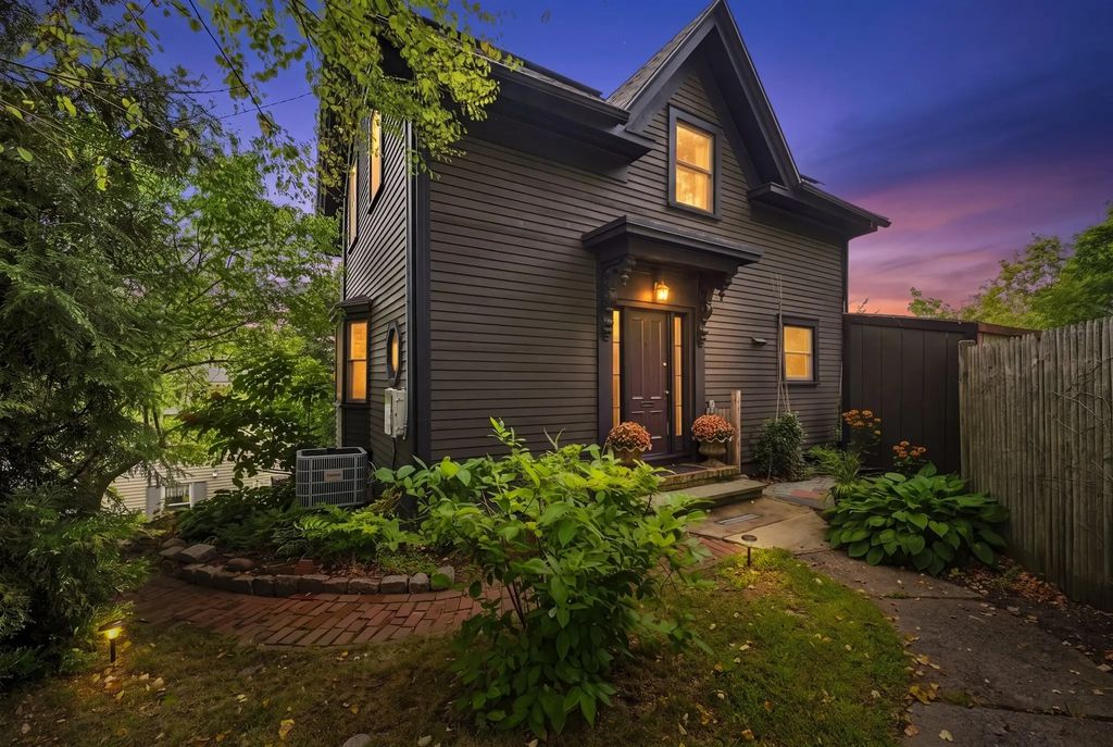 13 Phillips St, Salem